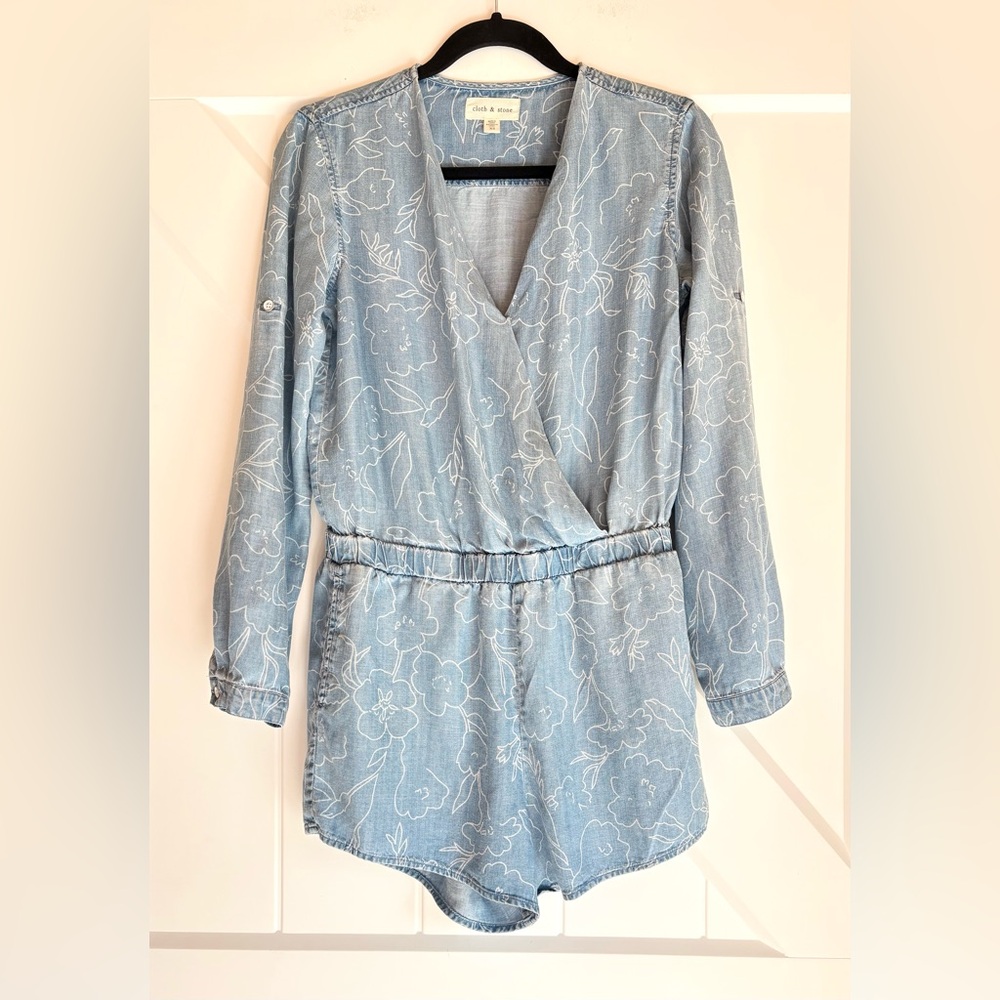 Anthropologie Cloth & Stone Chambray Floral Romper XS Tencel Lyocell Blue
